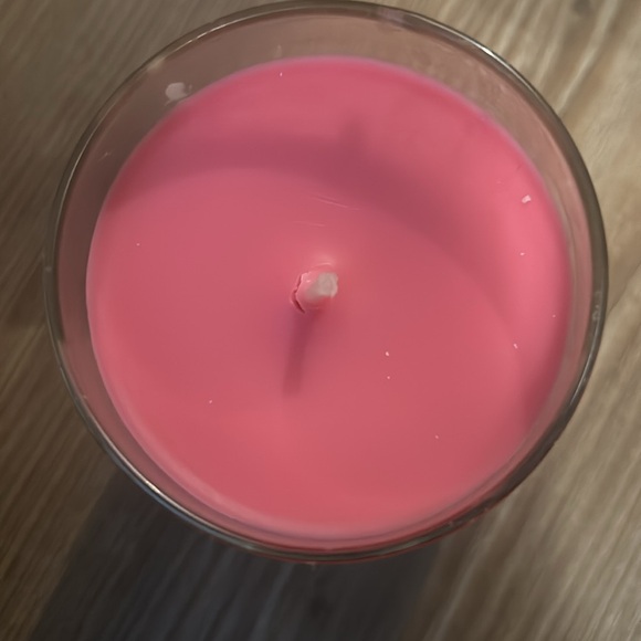 Bath and body Works, single wick, pink pineapple sunrise - Picture 2 of 2